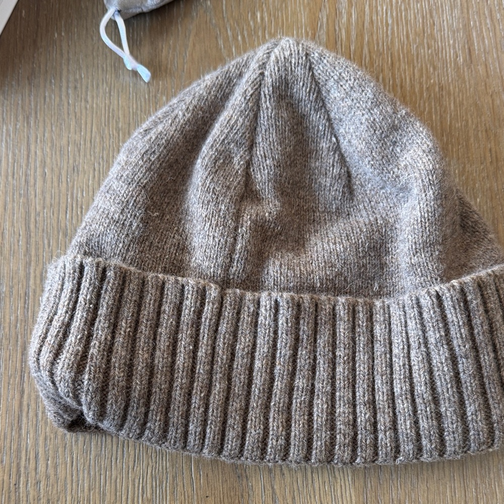 Patagonia Brown Knit Beanie with Fish Patch - Picture 3 of 3